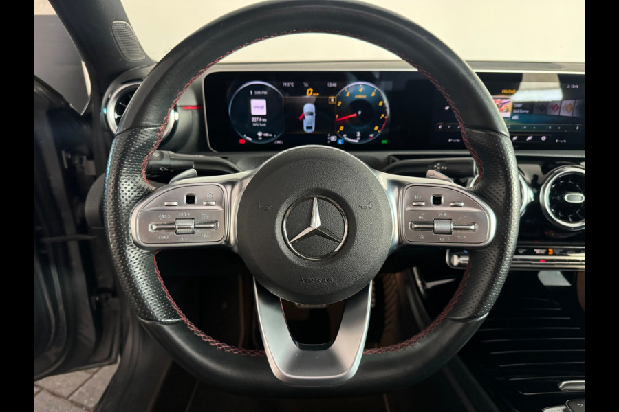 Mercedes-Benz A-Klasse 180 AMG Pano|Stoelverwarming|Camera|Lane Assist