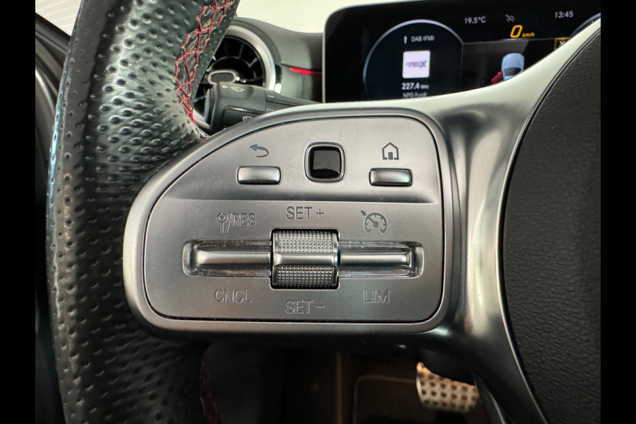 Mercedes-Benz A-Klasse 180 AMG Pano|Stoelverwarming|Camera|Lane Assist