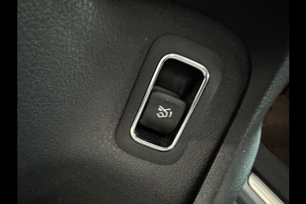 Mercedes-Benz A-Klasse 180 AMG Pano|Stoelverwarming|Camera|Lane Assist