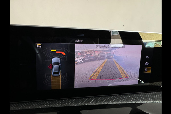 Mercedes-Benz A-Klasse 180 AMG Pano|Stoelverwarming|Camera|Lane Assist