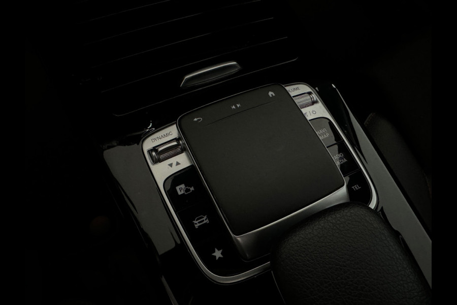 Mercedes-Benz A-Klasse 180 AMG Pano|Stoelverwarming|Camera|Lane Assist