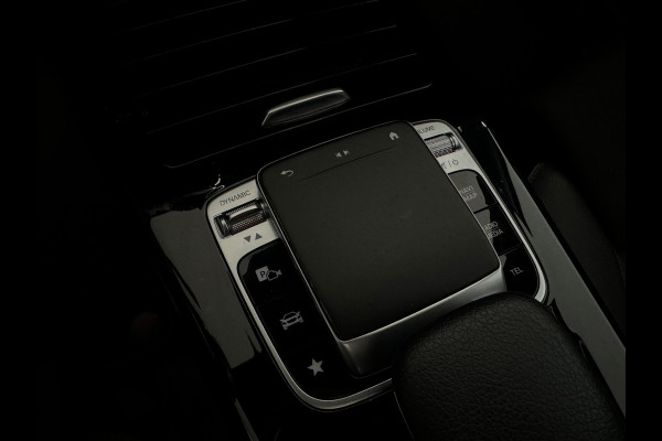 Mercedes-Benz A-Klasse 180 AMG Pano|Stoelverwarming|Camera|Lane Assist