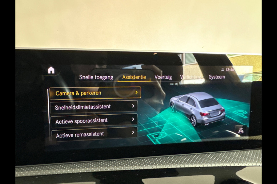 Mercedes-Benz A-Klasse 180 AMG Pano|Stoelverwarming|Camera|Lane Assist