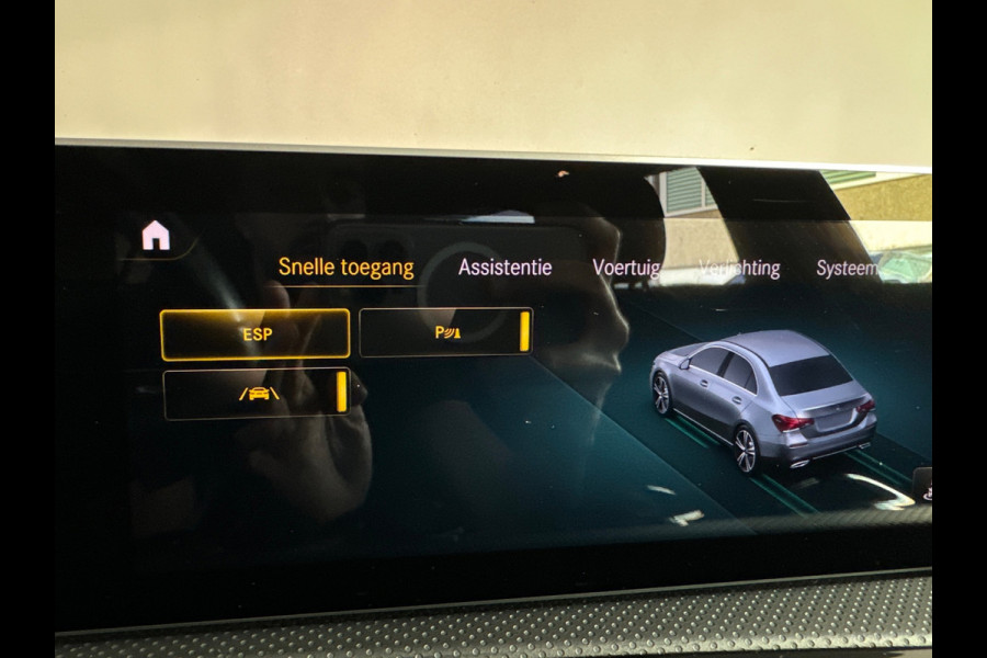 Mercedes-Benz A-Klasse 180 AMG Pano|Stoelverwarming|Camera|Lane Assist