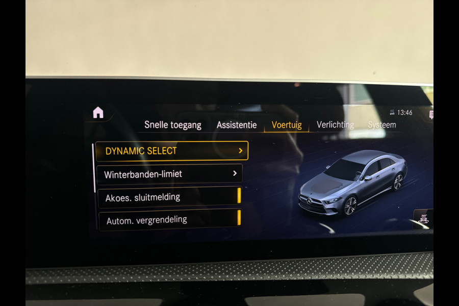 Mercedes-Benz A-Klasse 180 AMG Pano|Stoelverwarming|Camera|Lane Assist