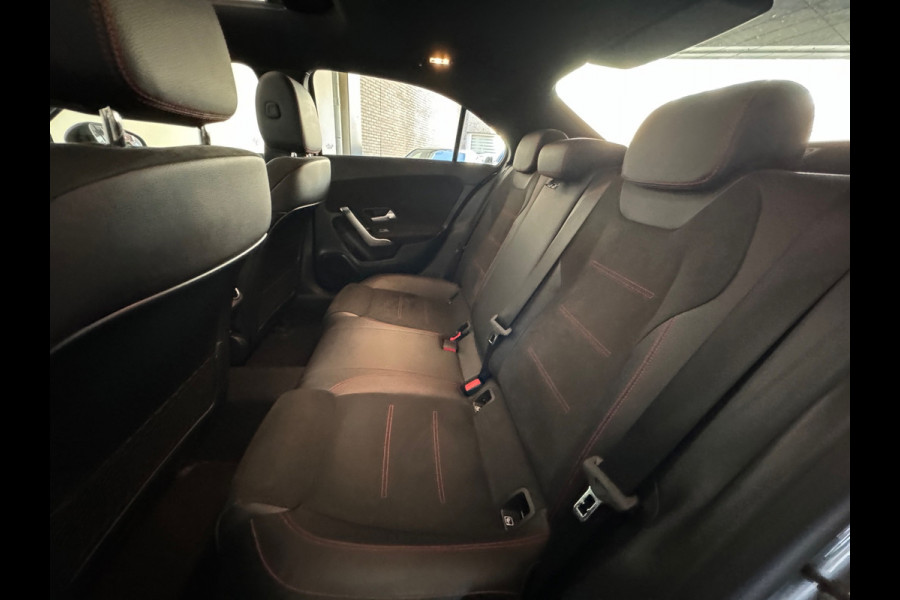 Mercedes-Benz A-Klasse 180 AMG Pano|Stoelverwarming|Camera|Lane Assist