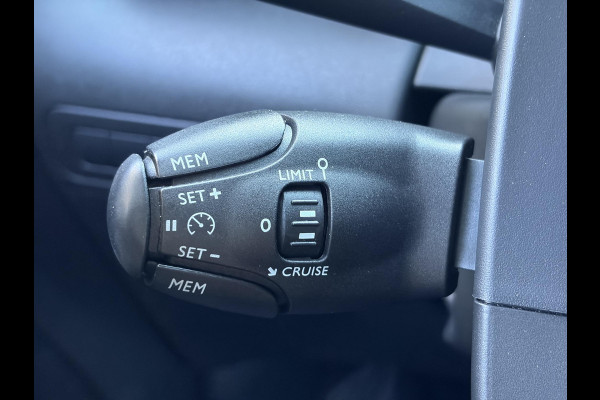 Citroën C3 Aircross 1.2 PureTech S&S Shine ✓D-riem vv in 2025✓Dealer Onderhouden✓Camera✓Trekhaak✓Keyless✓2e Eigenaar✓Draadloze telefoonlader✓Head-up Display✓Carplay✓Navi✓Clima✓Cruise✓Pdc V+A✓Rijstrooksensor✓Dodehoeksensor✓110pk✓17'' Lm velgen✓N.A.P✓Apk tot 01-2027