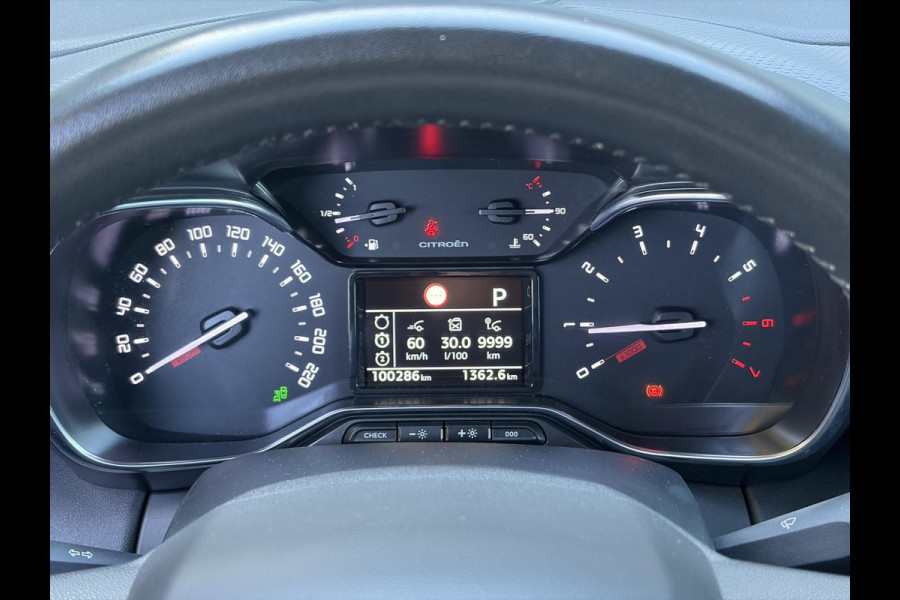 Citroën C3 Aircross 1.2 PureTech S&S Shine ✓D-riem vv in 2025✓Dealer Onderhouden✓Camera✓Trekhaak✓Keyless✓2e Eigenaar✓Draadloze telefoonlader✓Head-up Display✓Carplay✓Navi✓Clima✓Cruise✓Pdc V+A✓Rijstrooksensor✓Dodehoeksensor✓110pk✓17'' Lm velgen✓N.A.P✓Apk tot 01-2027
