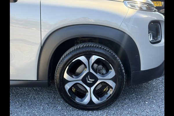 Citroën C3 Aircross 1.2 PureTech S&S Shine ✓D-riem vv in 2025✓Dealer Onderhouden✓Camera✓Trekhaak✓Keyless✓2e Eigenaar✓Draadloze telefoonlader✓Head-up Display✓Carplay✓Navi✓Clima✓Cruise✓Pdc V+A✓Rijstrooksensor✓Dodehoeksensor✓110pk✓17'' Lm velgen✓N.A.P✓Apk tot 01-2027