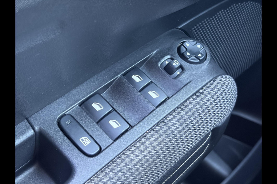 Citroën C3 Aircross 1.2 PureTech S&S Shine ✓D-riem vv in 2025✓Dealer Onderhouden✓Camera✓Trekhaak✓Keyless✓2e Eigenaar✓Draadloze telefoonlader✓Head-up Display✓Carplay✓Navi✓Clima✓Cruise✓Pdc V+A✓Rijstrooksensor✓Dodehoeksensor✓110pk✓17'' Lm velgen✓N.A.P✓Apk tot 01-2027
