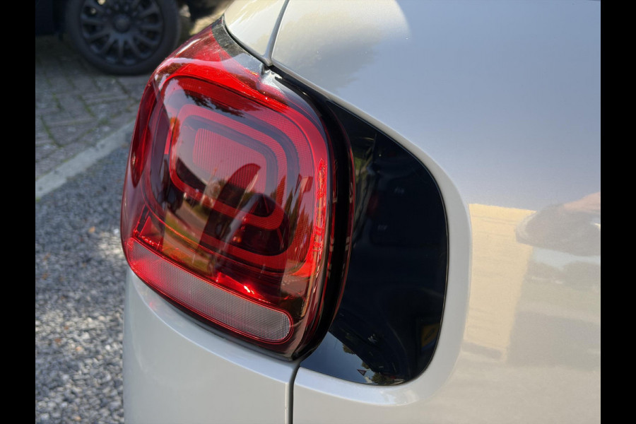 Citroën C3 Aircross 1.2 PureTech S&S Shine ✓D-riem vv in 2025✓Dealer Onderhouden✓Camera✓Trekhaak✓Keyless✓2e Eigenaar✓Draadloze telefoonlader✓Head-up Display✓Carplay✓Navi✓Clima✓Cruise✓Pdc V+A✓Rijstrooksensor✓Dodehoeksensor✓110pk✓17'' Lm velgen✓N.A.P✓Apk tot 01-2027