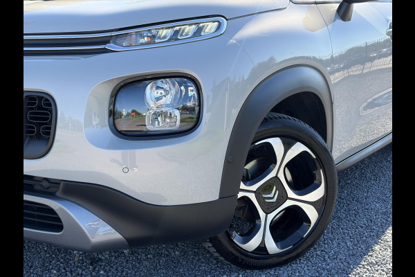 Citroën C3 Aircross 1.2 PureTech S&S Shine ✓D-riem vv in 2025✓Dealer Onderhouden✓Camera✓Trekhaak✓Keyless✓2e Eigenaar✓Draadloze telefoonlader✓Head-up Display✓Carplay✓Navi✓Clima✓Cruise✓Pdc V+A✓Rijstrooksensor✓Dodehoeksensor✓110pk✓17'' Lm velgen✓N.A.P✓Apk tot 01-2027