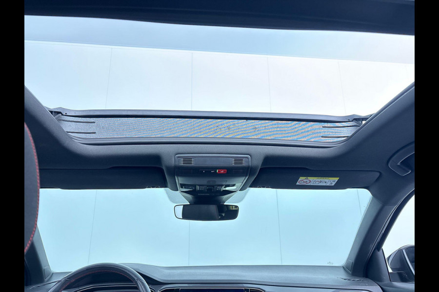 Volkswagen T-Roc 1.5 TSI Sport Business R 150 pk Automaat (DSG) | Navigatie | Panoromadak | Parkeersensoren | Achteruitrijcamera | Adaptieve Cruise Control | Stoelverwarming |