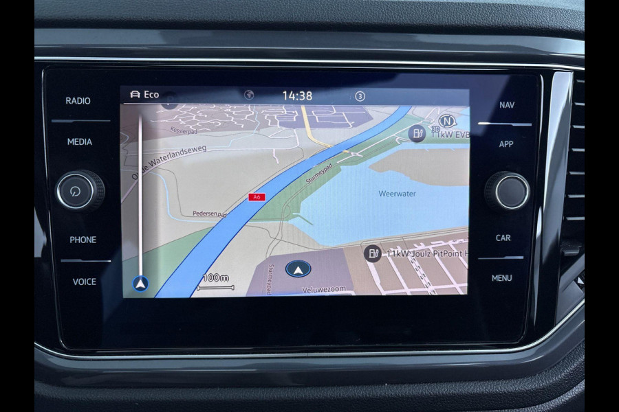 Volkswagen T-Roc 1.5 TSI Sport Business R 150 pk Automaat (DSG) | Navigatie | Panoromadak | Parkeersensoren | Achteruitrijcamera | Adaptieve Cruise Control | Stoelverwarming |