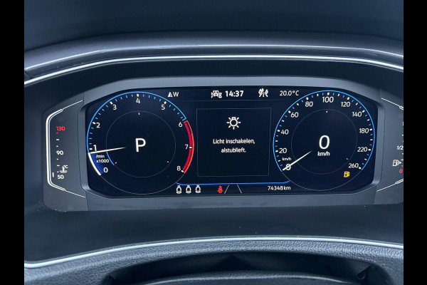 Volkswagen T-Roc 1.5 TSI Sport Business R 150 pk Automaat (DSG) | Navigatie | Panoromadak | Parkeersensoren | Achteruitrijcamera | Adaptieve Cruise Control | Stoelverwarming |