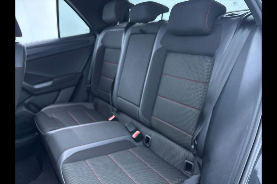 Volkswagen T-Roc 1.5 TSI Sport Business R 150 pk Automaat (DSG) | Navigatie | Panoromadak | Parkeersensoren | Achteruitrijcamera | Adaptieve Cruise Control | Stoelverwarming |