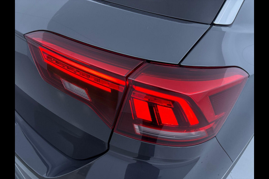 Volkswagen T-Roc 1.5 TSI Sport Business R 150 pk Automaat (DSG) | Navigatie | Panoromadak | Parkeersensoren | Achteruitrijcamera | Adaptieve Cruise Control | Stoelverwarming |