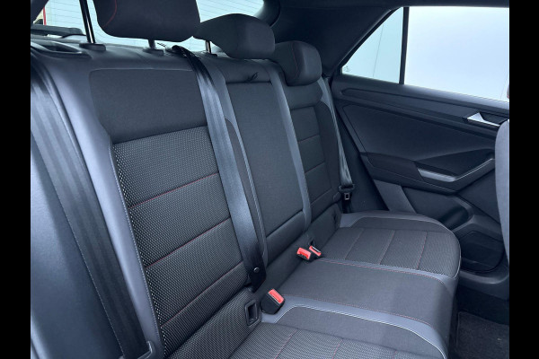 Volkswagen T-Roc 1.5 TSI Sport Business R 150 pk Automaat (DSG) | Navigatie | Panoromadak | Parkeersensoren | Achteruitrijcamera | Adaptieve Cruise Control | Stoelverwarming |