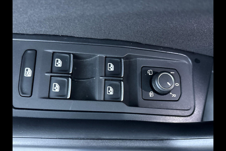 Volkswagen T-Roc 1.5 TSI Sport Business R 150 pk Automaat (DSG) | Navigatie | Panoromadak | Parkeersensoren | Achteruitrijcamera | Adaptieve Cruise Control | Stoelverwarming |