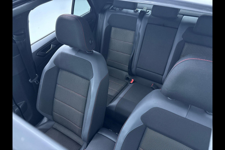 Volkswagen T-Roc 1.5 TSI Sport Business R 150 pk Automaat (DSG) | Navigatie | Panoromadak | Parkeersensoren | Achteruitrijcamera | Adaptieve Cruise Control | Stoelverwarming |
