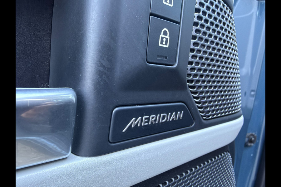 Land Rover Defender 110 2.0 P400e 110 S Trekhaak Panoramadak Meridian audio 20 inch velgen (BLACK) Luchtvering 3d camera adaptive cruise