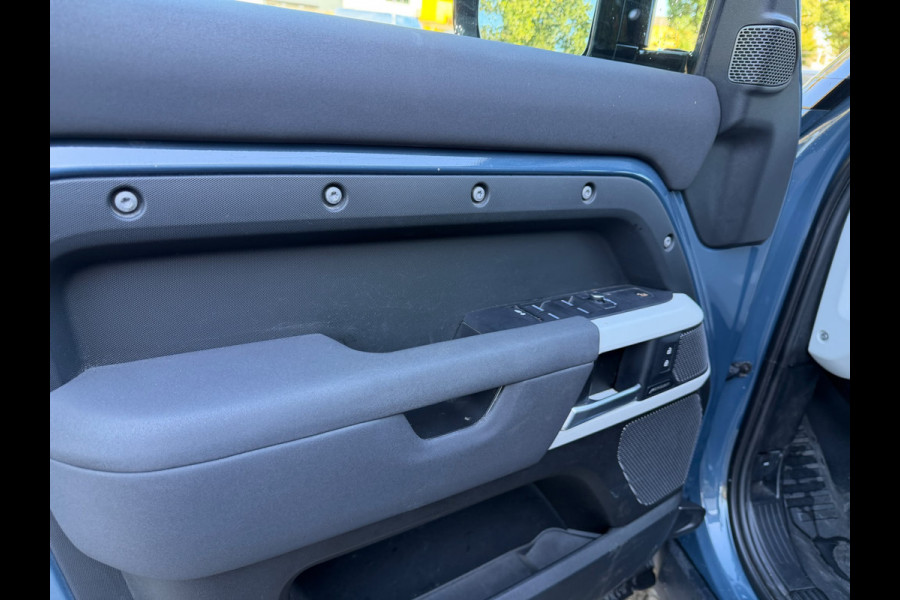 Land Rover Defender 110 2.0 P400e 110 S Trekhaak Panoramadak Meridian audio 20 inch velgen (BLACK) Luchtvering 3d camera adaptive cruise