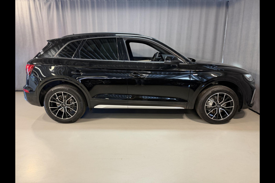Audi Q5 55 TFSI e S edition Competition 19"/Sportstoelen/Stoelverwarming/Adaptieve cruise/Dodehoek/Camera/Apple Carplay & Android Auto