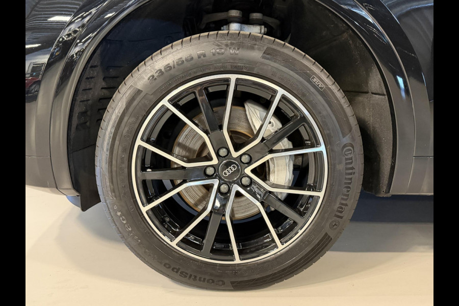 Audi Q5 55 TFSI e S edition Competition 19"/Sportstoelen/Stoelverwarming/Adaptieve cruise/Dodehoek/Camera/Apple Carplay & Android Auto