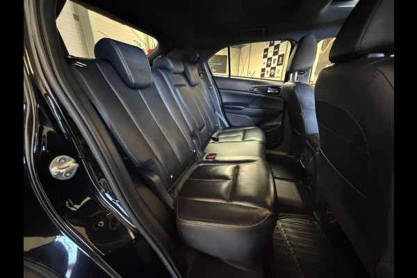 Mitsubishi Eclipse Cross 2.4 PHEV Instyle, Pano, Camera, Stoel/Stuurverwarming. Carplay, 1 Jaar bovag garantie