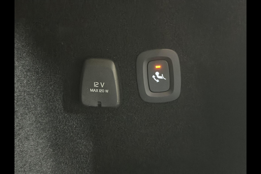 Volvo V60 2.0 T6 Plug-in hybrid AWD Plus Dark Long range | Trekhaak | Stuur-/stoelverwarming | Memory | Cruise-/climate control | Leder | Carplay