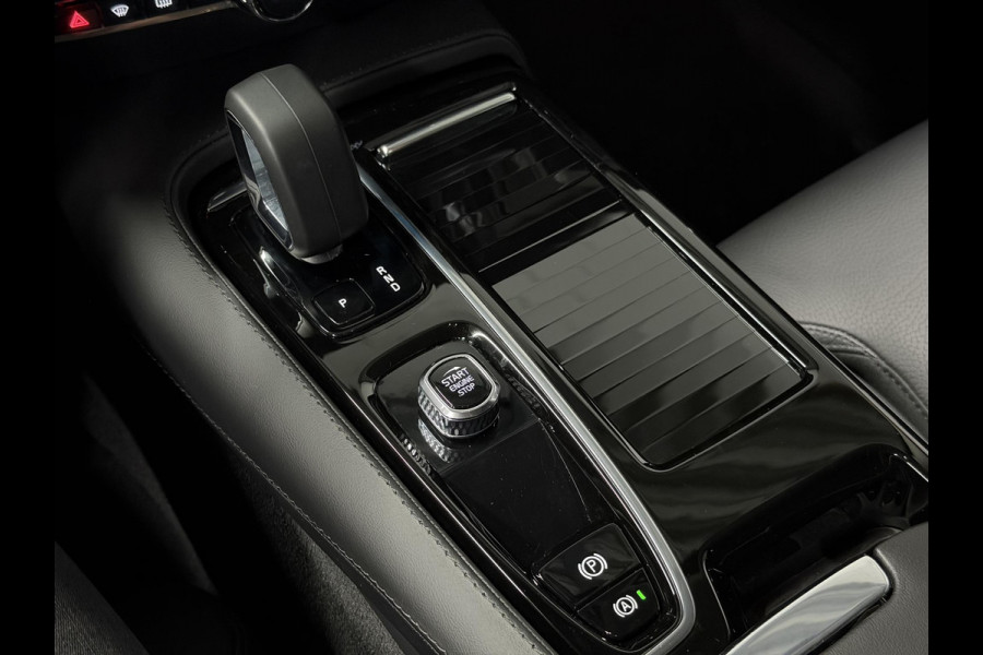 Volvo V60 2.0 T6 Plug-in hybrid AWD Plus Dark Long range | Trekhaak | Stuur-/stoelverwarming | Memory | Cruise-/climate control | Leder | Carplay