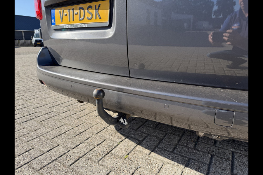 Peugeot Expert 2.0 BlueHDI 145pk automaat S&S L2H1 / vaste prijs rijklaar € 19.950 ex btw / euro 6 / bpm vrij / lease vanaf € 336 / grijs metallic / achteruit rijcamera / trekhaak 2300 kg !