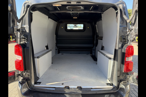 Peugeot Expert 2.0 BlueHDI 145pk automaat S&S L2H1 / vaste prijs rijklaar € 19.950 ex btw / euro 6 / bpm vrij / lease vanaf € 336 / grijs metallic / achteruit rijcamera / trekhaak 2300 kg !