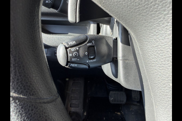 Peugeot Expert 2.0 BlueHDI 145pk automaat S&S L2H1 / vaste prijs rijklaar € 19.950 ex btw / euro 6 / bpm vrij / lease vanaf € 336 / grijs metallic / achteruit rijcamera / trekhaak 2300 kg !