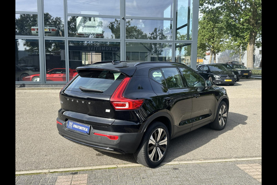Volvo XC40 Recharge Plus 70 kWh VAN: € 32.900- VOOR: € 30.877,- UW HERFSTVOORDEEL: € 2.023-| SOH 92%|  ADAPTIVE CRUISE| ELEK. ACHTERKLEP| STOEL + STUURVERWARMING| DODE HOEK SENSOR|