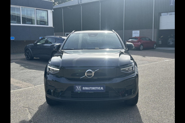 Volvo XC40 Recharge Plus 70 kWh VAN: € 32.900- VOOR: € 30.877,- UW HERFSTVOORDEEL: € 2.023-| SOH 92%|  ADAPTIVE CRUISE| ELEK. ACHTERKLEP| STOEL + STUURVERWARMING| DODE HOEK SENSOR|