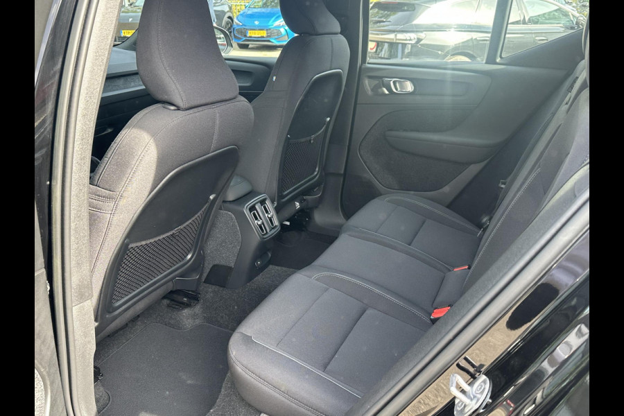 Volvo XC40 Recharge Plus 70 kWh VAN: € 32.900- VOOR: € 30.877,- UW HERFSTVOORDEEL: € 2.023-| SOH 92%|  ADAPTIVE CRUISE| ELEK. ACHTERKLEP| STOEL + STUURVERWARMING| DODE HOEK SENSOR|