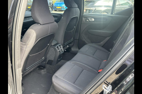 Volvo XC40 Recharge Plus 70 kWh VAN: € 32.900- VOOR: € 30.877,- UW HERFSTVOORDEEL: € 2.023-| SOH 92%|  ADAPTIVE CRUISE| ELEK. ACHTERKLEP| STOEL + STUURVERWARMING| DODE HOEK SENSOR|