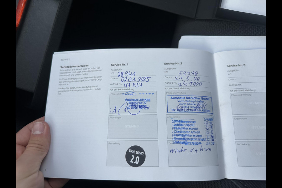 Volvo XC40 Recharge Plus 70 kWh VAN: € 32.900- VOOR: € 30.877,- UW HERFSTVOORDEEL: € 2.023-| SOH 92%|  ADAPTIVE CRUISE| ELEK. ACHTERKLEP| STOEL + STUURVERWARMING| DODE HOEK SENSOR|