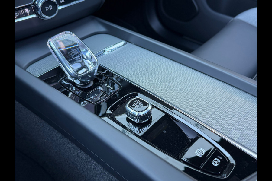 Volvo XC60 2.0 T6 PHEV 350PK AWD Plus Black Edition | SOH 100% | Pano | H/K Sound | Memory | BTW