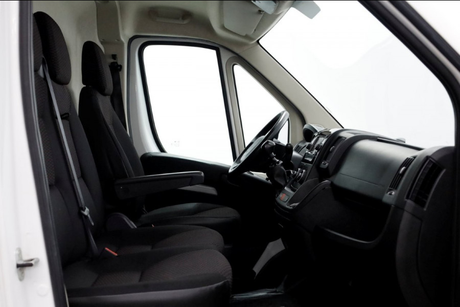 Peugeot Boxer 2.2 BlueHDi 120pk L2H2 Airco/Navi/Inrichting 07-2021