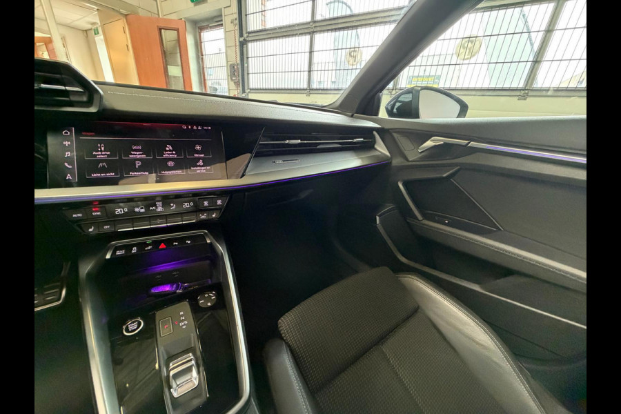 Audi A3 Sportback 40 TFSI e S-Line, Pano, Camera, carplay, Stoelverwarming, Elektrische achterklep,