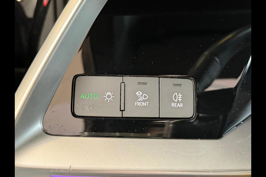 Audi A3 Sportback 40 TFSI e S-Line, Pano, Camera, carplay, Stoelverwarming, Elektrische achterklep,