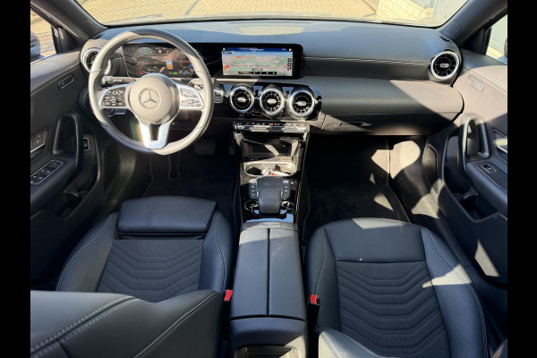Mercedes-Benz A-Klasse 250 e Business Line 17"/Panoramadak/Adaptieve cruise/Dodehoek/Stoelverwarming/LED/PDC v+a/Apple Carplay & Android Auto