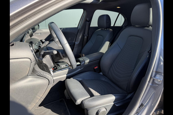 Mercedes-Benz A-Klasse 250 e Business Line 17"/Panoramadak/Adaptieve cruise/Dodehoek/Stoelverwarming/LED/PDC v+a/Apple Carplay & Android Auto