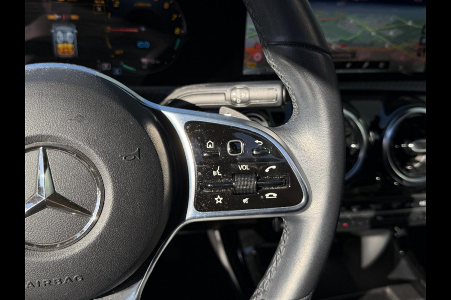 Mercedes-Benz A-Klasse 250 e Business Line 17"/Panoramadak/Adaptieve cruise/Dodehoek/Stoelverwarming/LED/PDC v+a/Apple Carplay & Android Auto