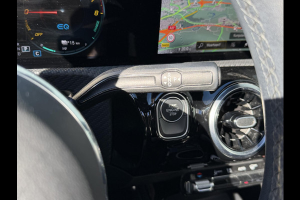 Mercedes-Benz A-Klasse 250 e Business Line 17"/Panoramadak/Adaptieve cruise/Dodehoek/Stoelverwarming/LED/PDC v+a/Apple Carplay & Android Auto