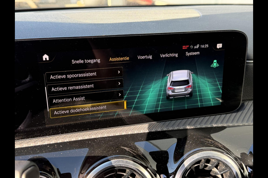 Mercedes-Benz A-Klasse 250 e Business Line 17"/Panoramadak/Adaptieve cruise/Dodehoek/Stoelverwarming/LED/PDC v+a/Apple Carplay & Android Auto