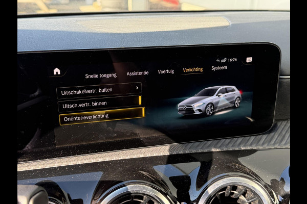 Mercedes-Benz A-Klasse 250 e Business Line 17"/Panoramadak/Adaptieve cruise/Dodehoek/Stoelverwarming/LED/PDC v+a/Apple Carplay & Android Auto