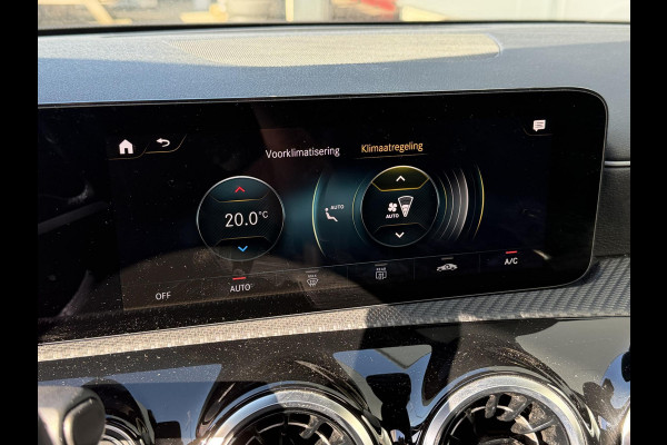 Mercedes-Benz A-Klasse 250 e Business Line 17"/Panoramadak/Adaptieve cruise/Dodehoek/Stoelverwarming/LED/PDC v+a/Apple Carplay & Android Auto